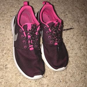 Black and pink nike Roshe run